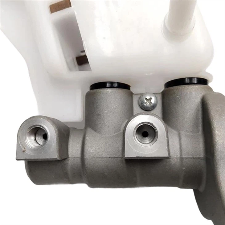 5 Brake Master Cylinder Factory 585102S101