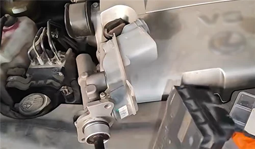 Průvodce odstraňováním problémů s hlavní hydraulickou brzdou a válcem kola